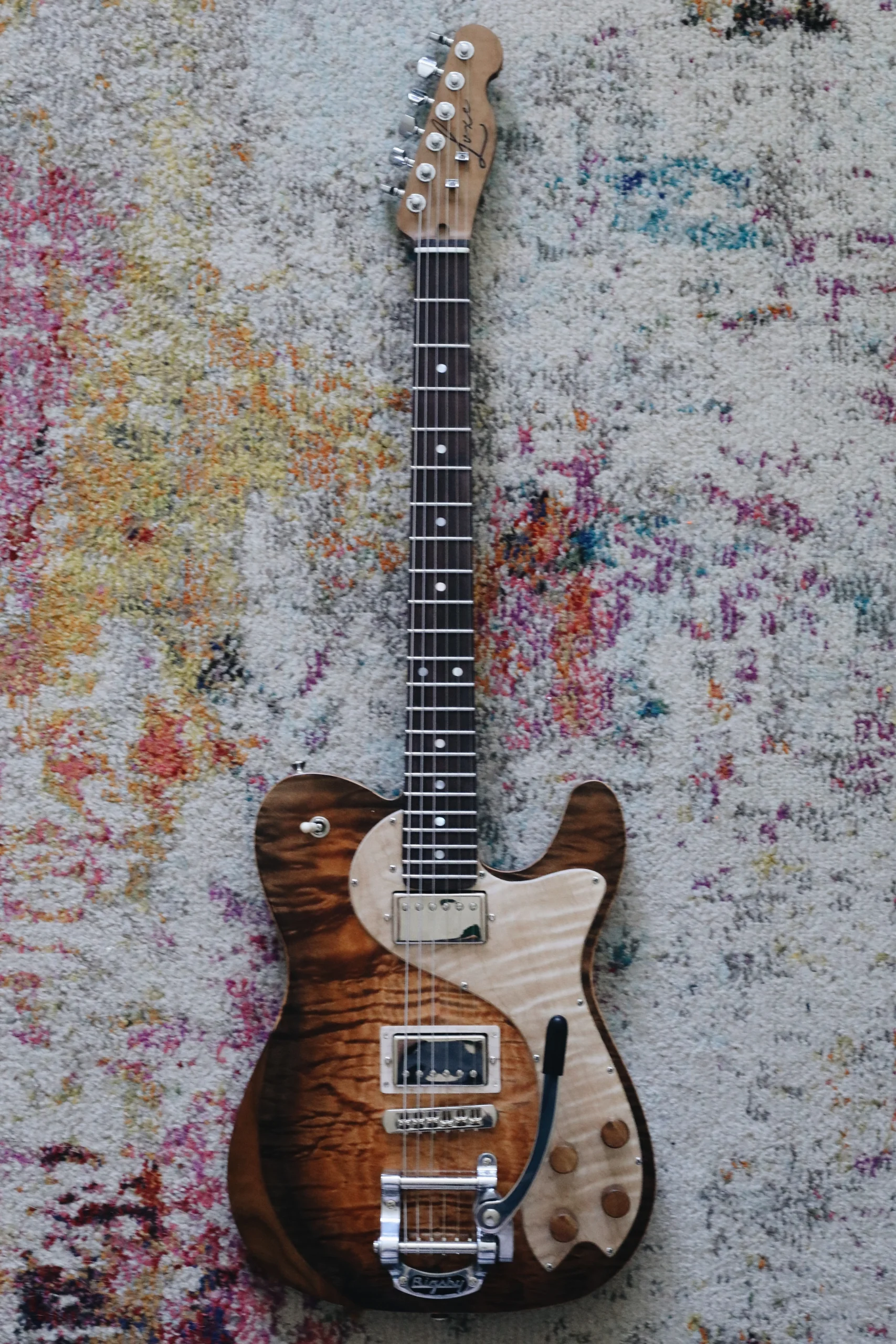 Clarus | Honey Burst — detail